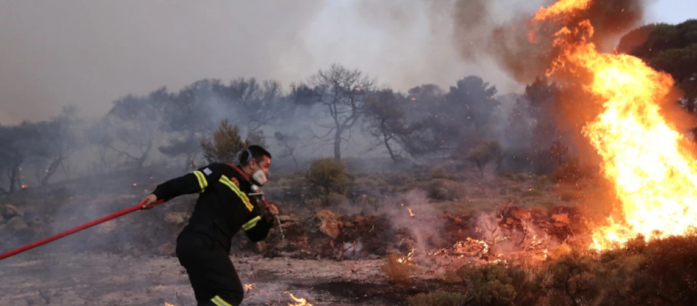 Αχαΐα: Φωτιά στην περιοχή Χιόνα - Καίγεται αγροτοδασική έκταση